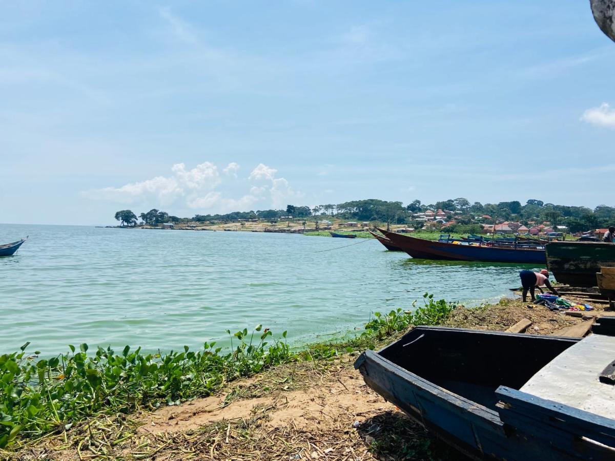 Homeonthenile Lake View Double Jinja Bagian luar foto